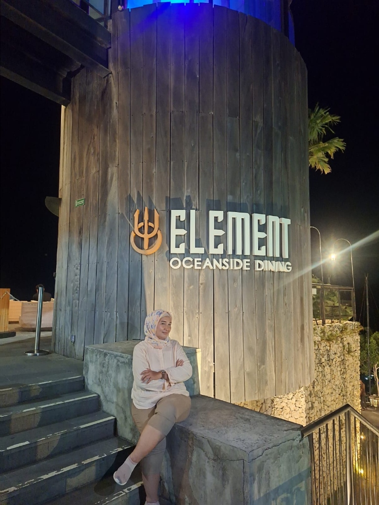 Element Oceanside Dining